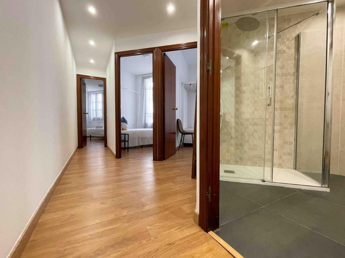 Hostourist Fira Plaza Espana 3 Rooms Barcelona Bagian luar foto